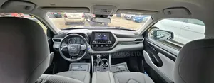 Toyota Highlander 2021 Blue