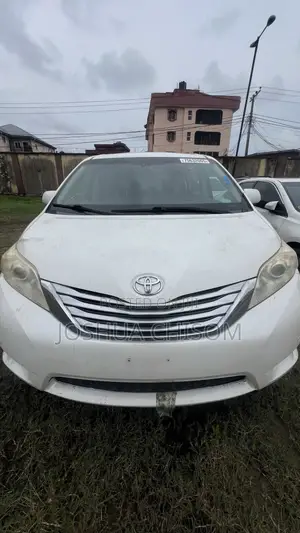 Toyota Sienna Limited 7 Passenger 2012 White