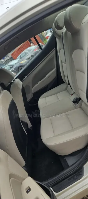 Hyundai Elantra 2017 Pink