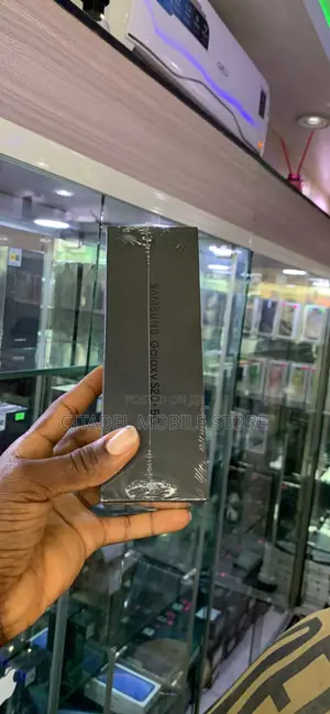 New Samsung Galaxy S20 128 GB Black