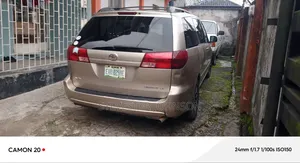 Toyota Sienna 2005 Gold