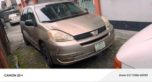 Toyota Sienna 2005 Gold