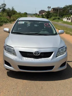 Toyota Corolla LE 4dr Sedan (1.8L 4cyl 4A) 2010 Silver