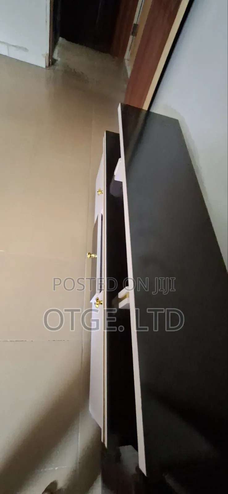 Neatly Used Stand