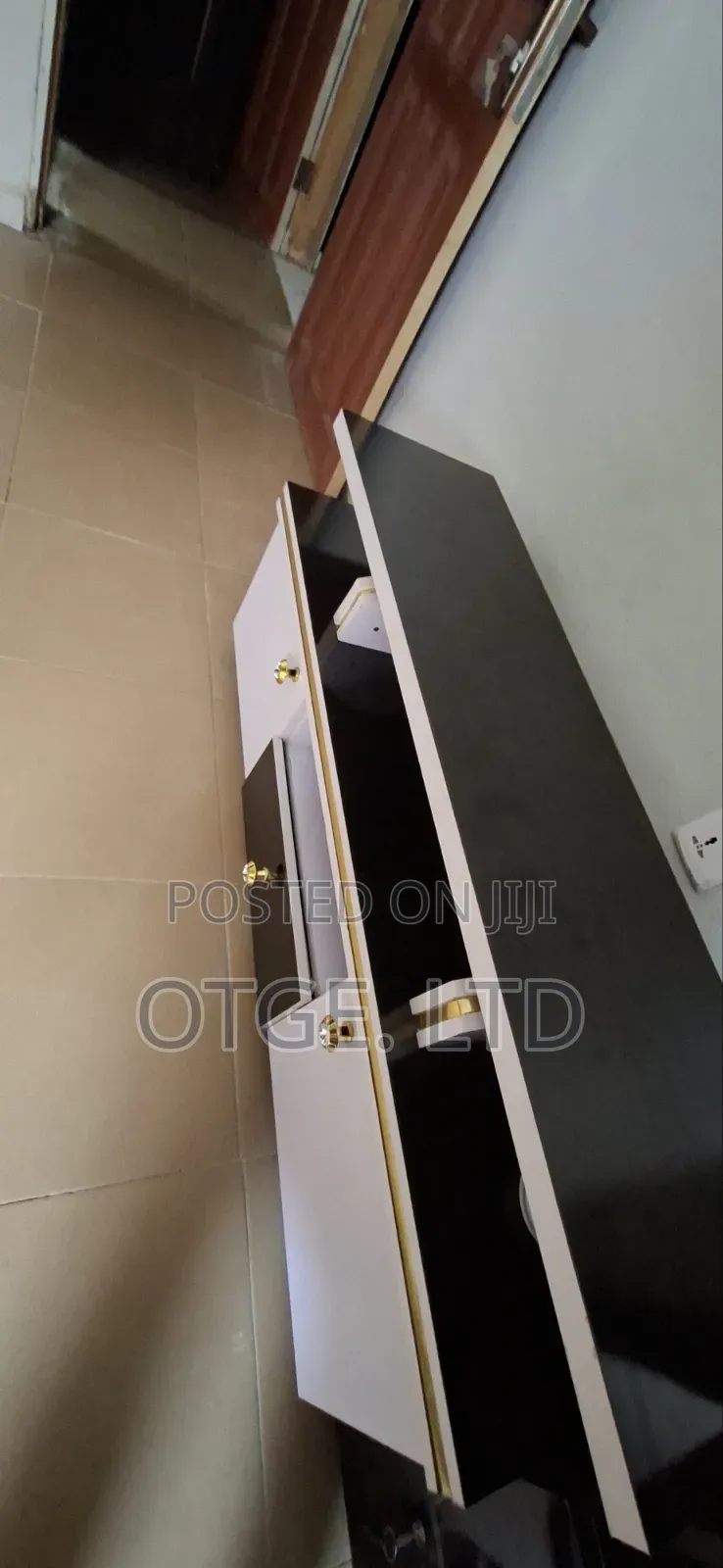 Neatly Used Stand