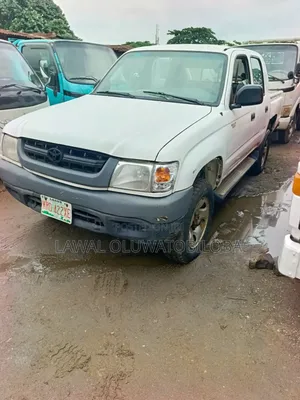 Toyota Hilux 2000 White