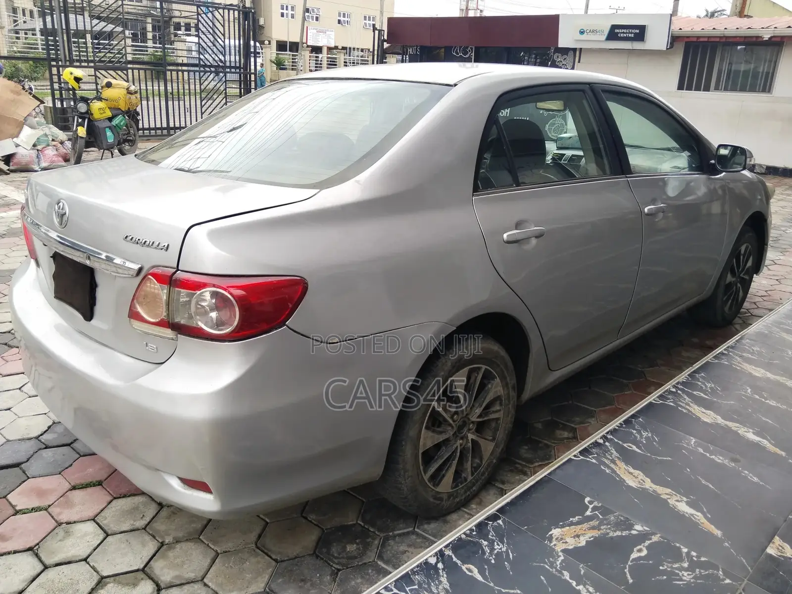 Toyota Corolla 2012 Silver