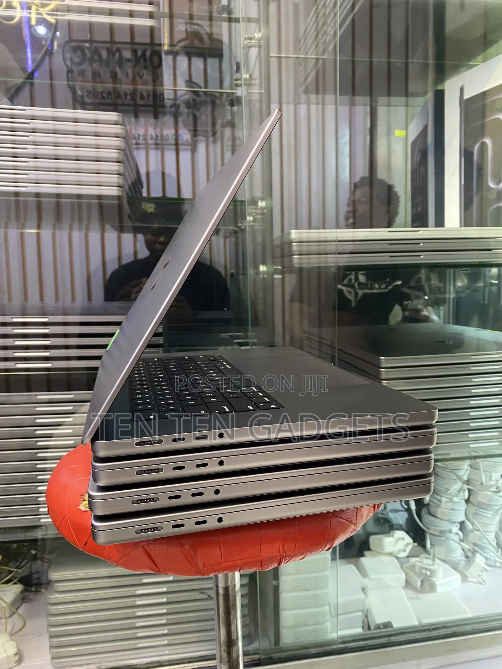 Laptop Apple MacBook Pro 2021 M1 Max 32GB Apple M1 Max SSD 1T