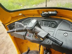 TVS Apache RTR 160 2V 2025 Yellow