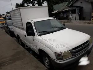 Toyota Hilux 1999 White