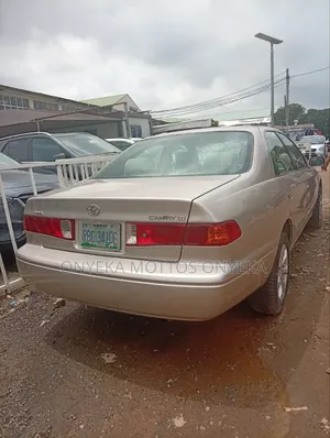 Toyota Camry 2000 Gold