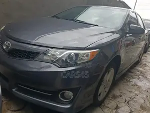 Toyota Camry SE 4dr Sedan (2.5L 4cyl 6A) 2012 Gray