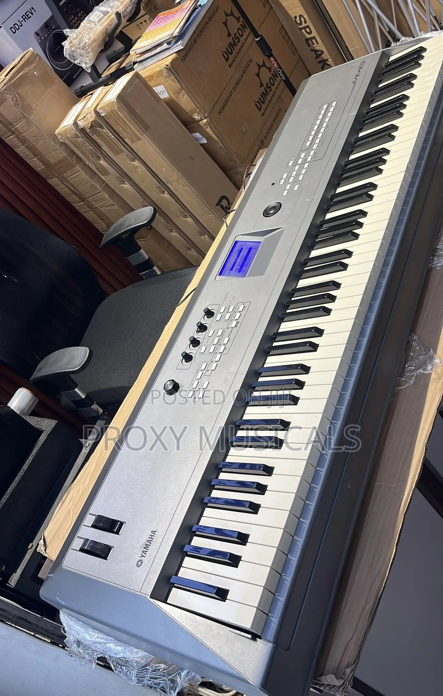 MM8 Yamaha Professional Keyboard - Direct UK Used