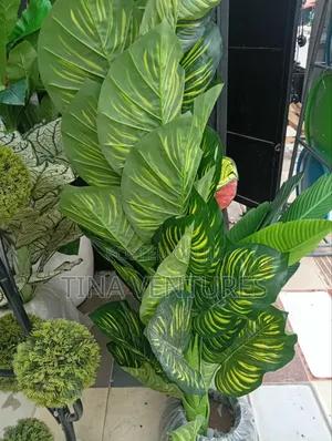 Artificial Flower and Vase Set .