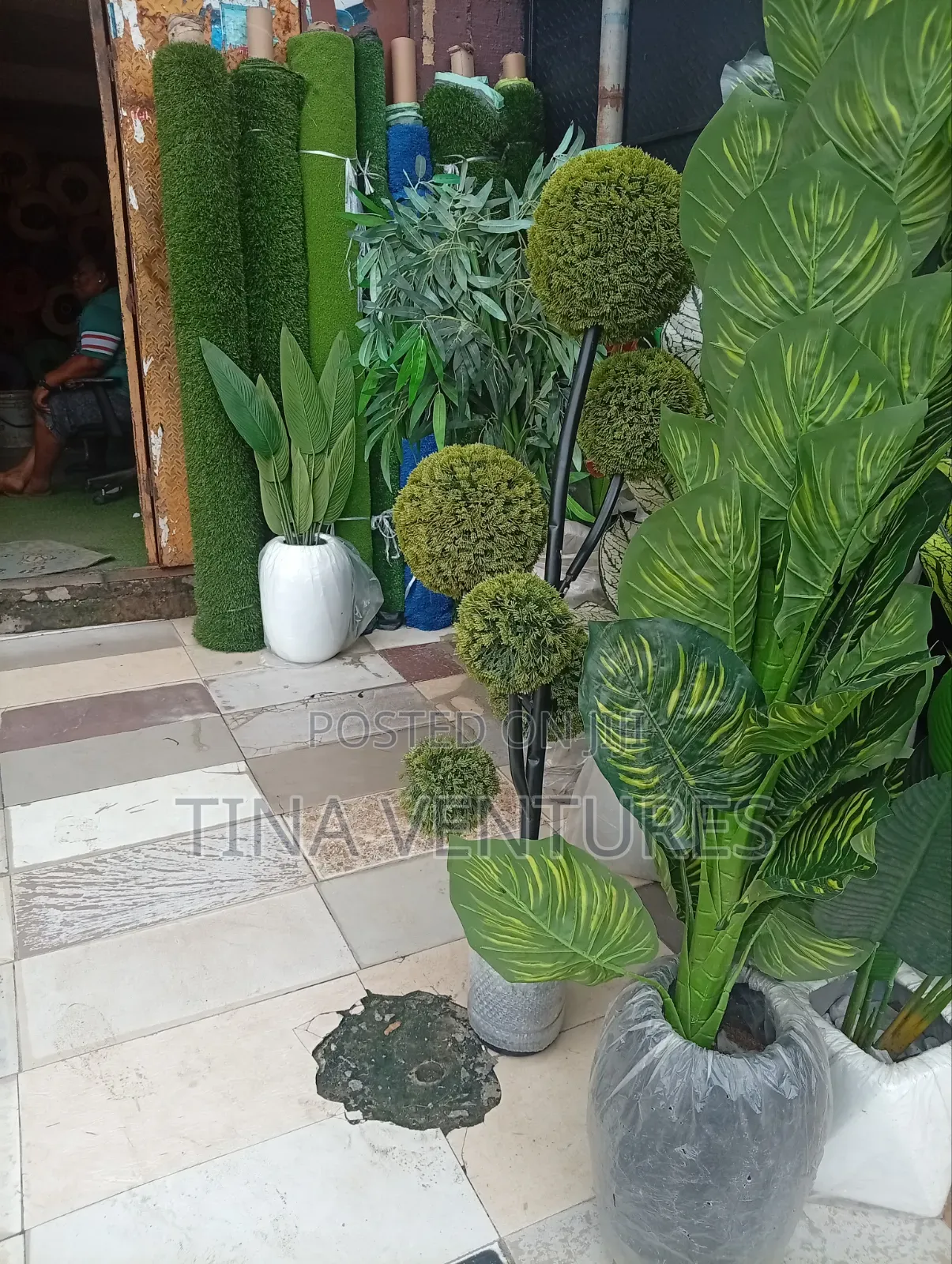 Artificial Flower and Vase Set .