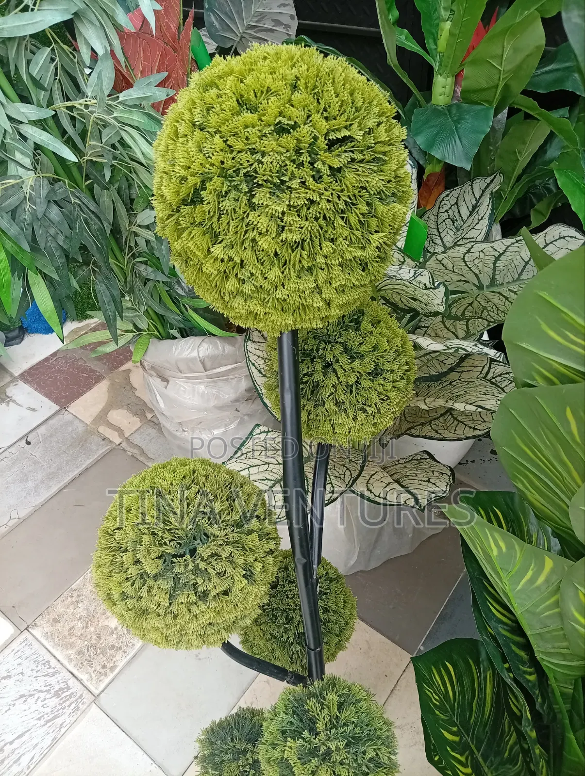 Artificial Flower and Vase Set .