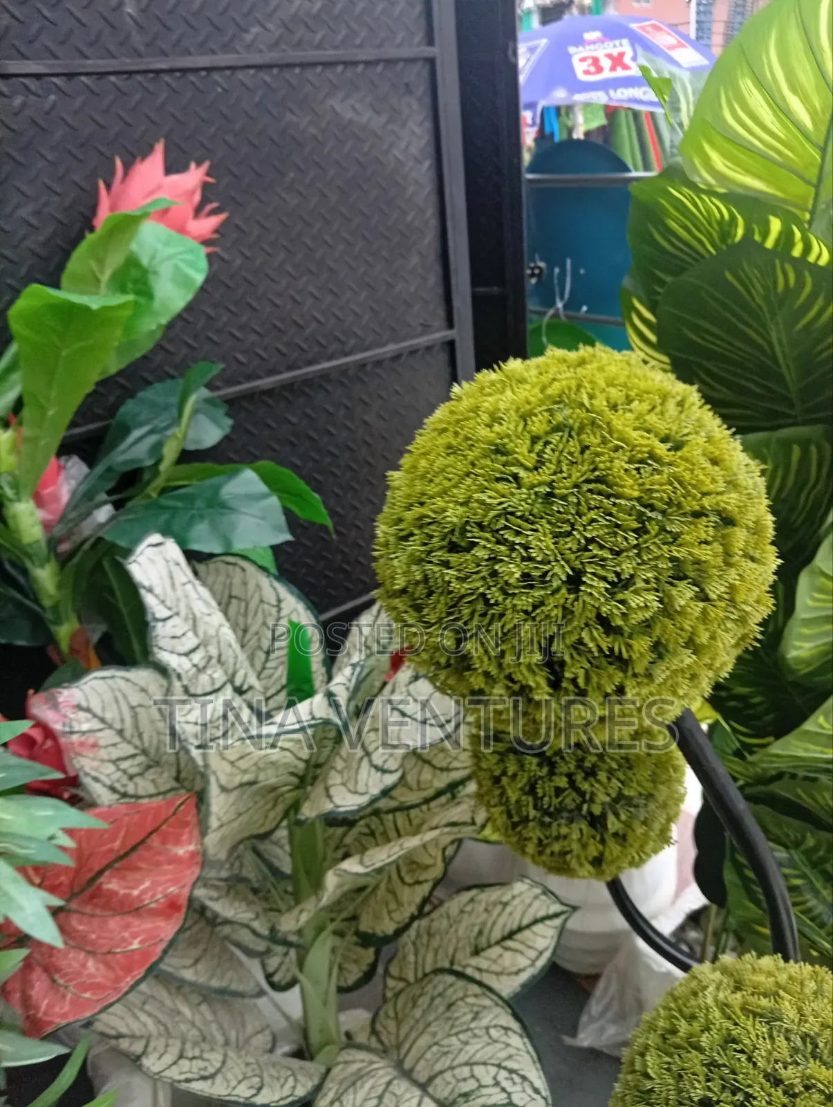 Artificial Flower and Vase Set .