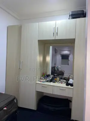 2bdrm Block of Flats in Treasure Court, Chevron for rent