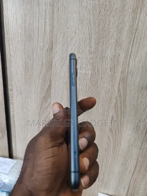 Apple iPhone 11 64 GB Black