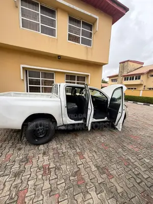 New Toyota Hilux 2025 White