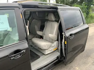 Toyota Sienna XLE AWD 7-Passenger 2013 Black