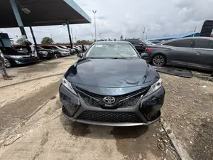 Toyota Camry XSE (2.5L 4cyl 8A) 2019 Blue