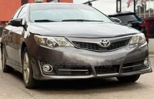 Toyota Camry SE 4dr Sedan (2.5L 4cyl 6A) 2014 Gray