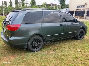 Toyota Sienna 2005 Green