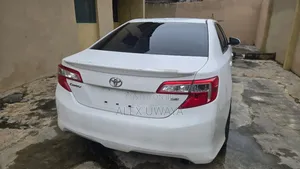 Toyota Camry SE 4dr Sedan (2.5L 4cyl 6A) 2012 White