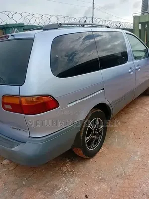 Toyota Sienna LE & 1 hatch 2000 Blue