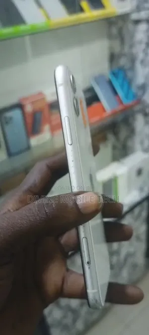 Apple iPhone 11 128 GB White