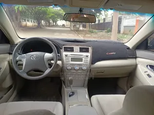 Toyota Camry LE 4dr Sedan (2.5L 4cyl 6A) 2011