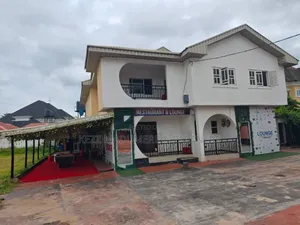 5bdrm Duplex in Dbs Road,  Oshimili for rent
