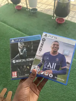 FIFA 22 Ps5 and Call of Duty Modern Warfare PS4 Games