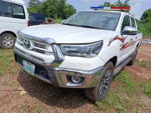 Toyota Hilux 2012 White