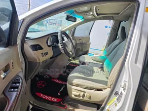 Toyota Sienna 2012 White