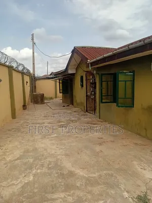 Furnished 8bdrm Block of Flats in Oluwo New Ife Road for sale