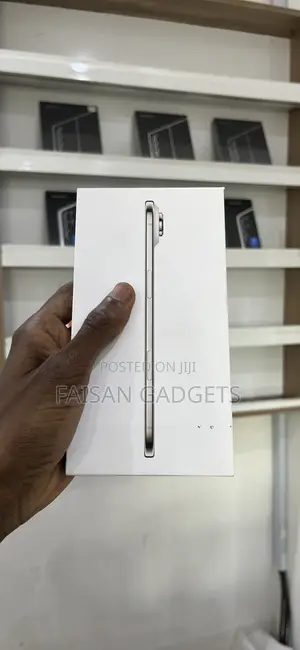 New Apple iPhone 17 Pro 256 GB Gold