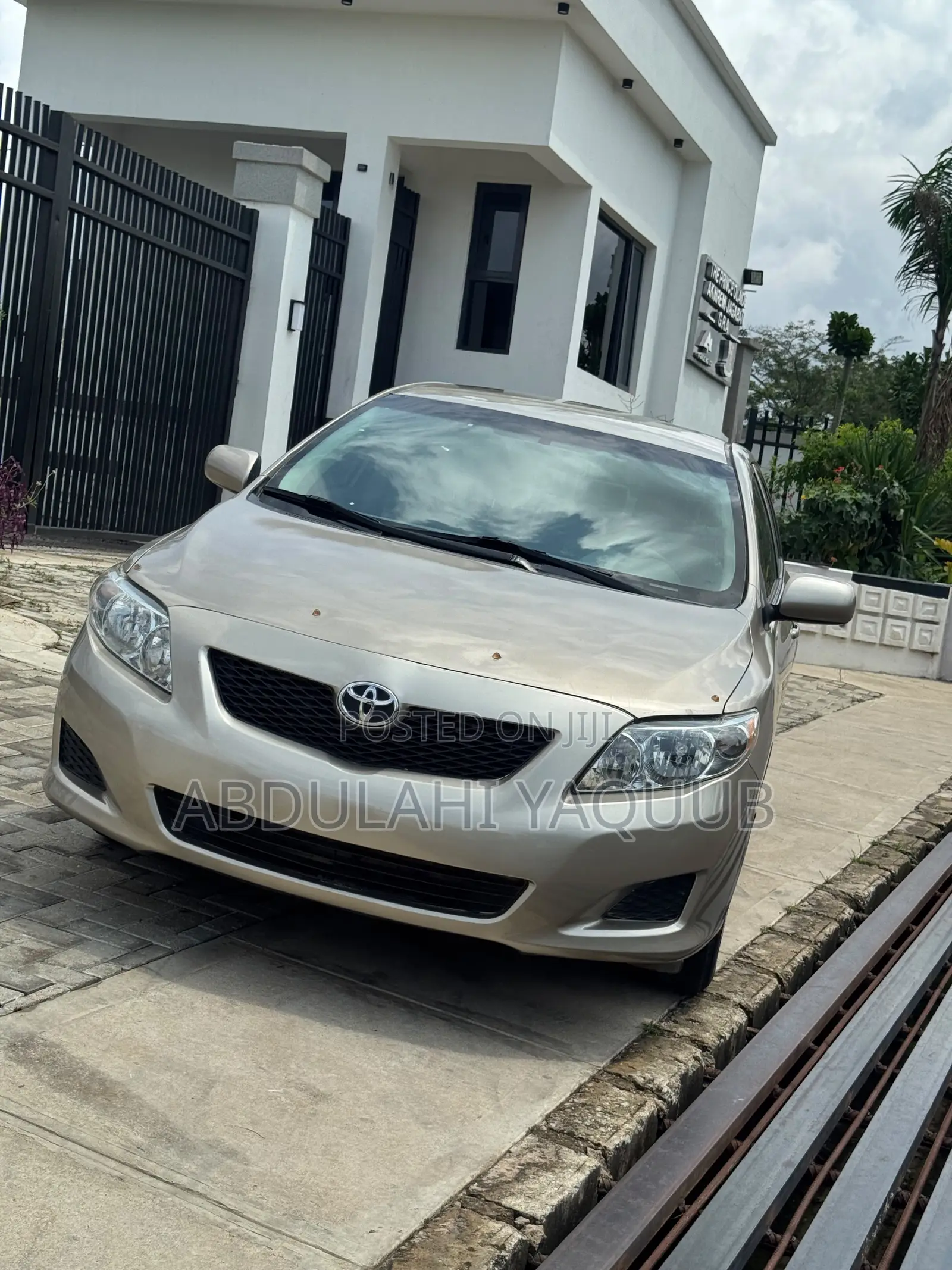 Toyota Corolla 2010 Gold