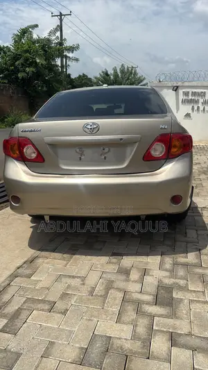 Toyota Corolla 2010 Gold
