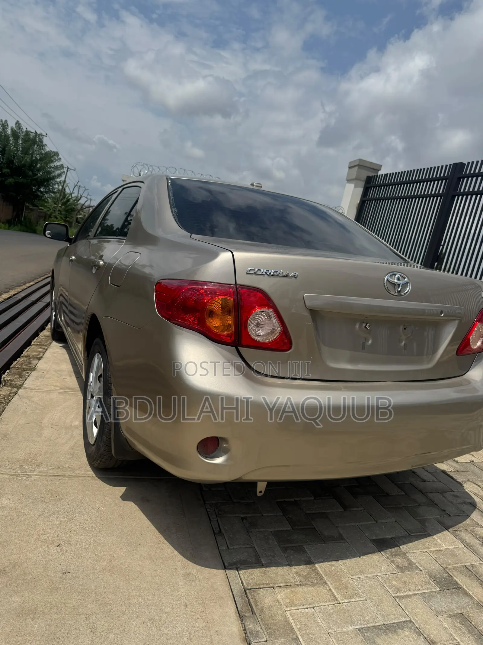 Toyota Corolla 2010 Gold