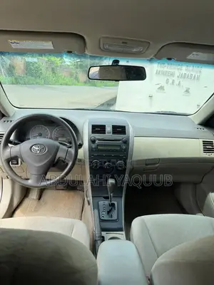 Toyota Corolla 2010 Gold