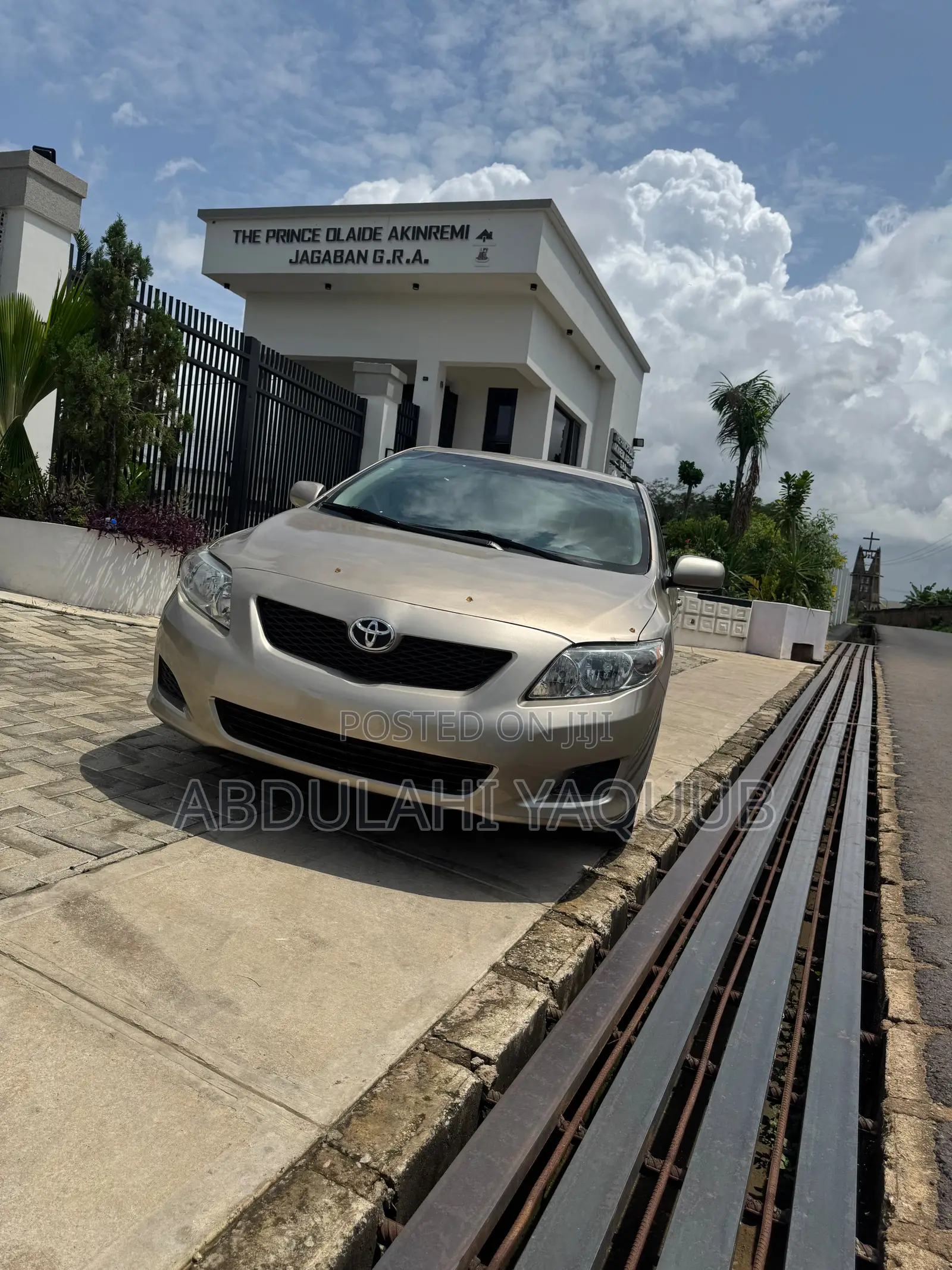 Toyota Corolla 2010 Gold