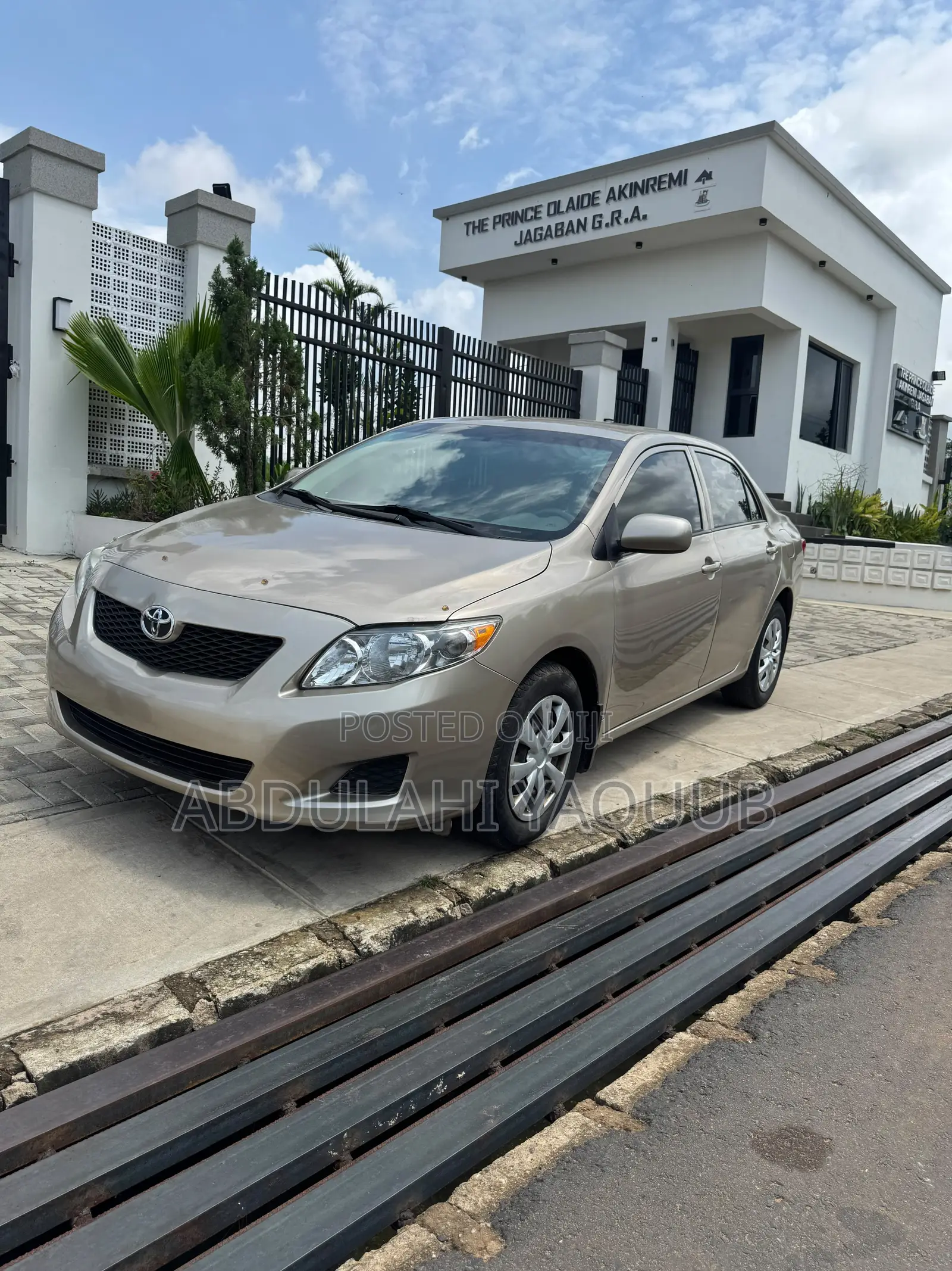 Toyota Corolla 2010 Gold