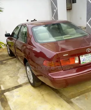 Toyota Camry 2000 Red