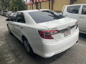 Toyota Camry LE 4dr Sedan (2.5L 4cyl 6A) 2014 White
