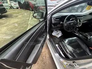 Toyota Avalon XLE Premium Sedan FWD (3.5L 6cyl 6A) 2013 Silver