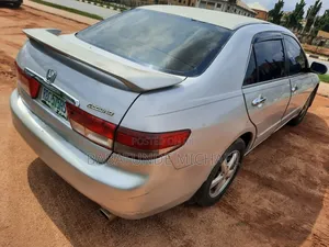 Honda Accord 2004 Silver