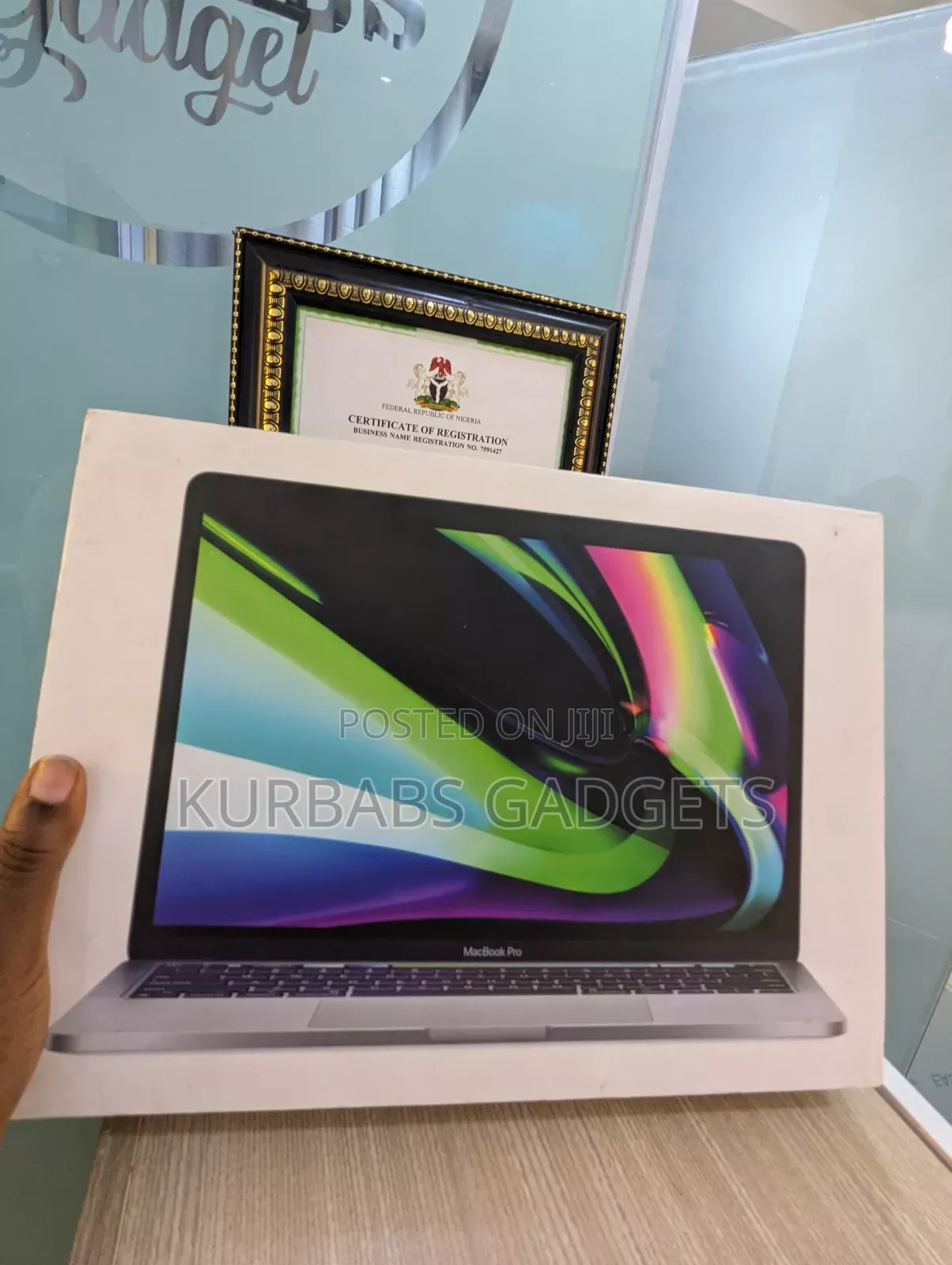 New Laptop Apple MacBook Pro 2022 M2 8GB Intel Pentium SSD 256GB