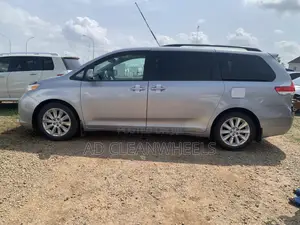 Toyota Sienna XLE 8 Passenger 2011 Silver